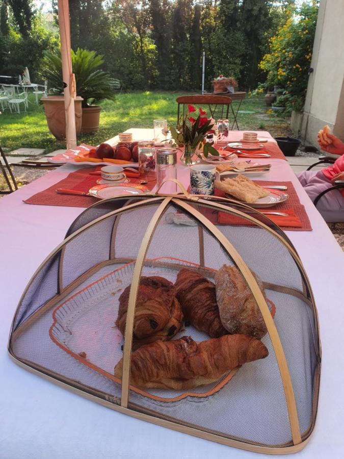 Manoir En Crau Otel Arles Dış mekan fotoğraf