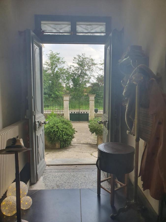 Manoir En Crau Otel Arles Dış mekan fotoğraf